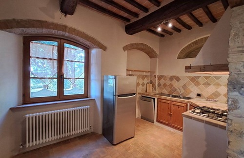 Poggibonsi Apartment | Cosy apartment for 6 people with pool, WIFI, A/C, TV and panoramic view, close to San Gimignano