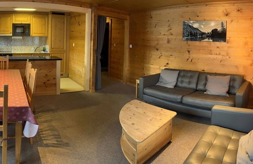 Graechen Apartment | Cosy apartment for 6 people with WIFI, TV, balcony, panoramic view and parking