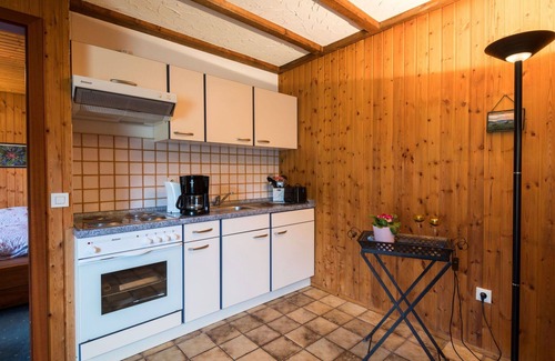Schoenecken Apartment | Cosy apartment for 6 people with WIFI, TV, patio, pets allowed and parking