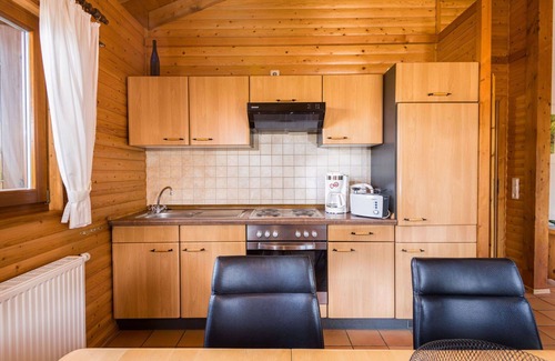 Schoenecken Apartment | Cosy apartment for 6 people with WIFI, TV, patio, pets allowed and parking
