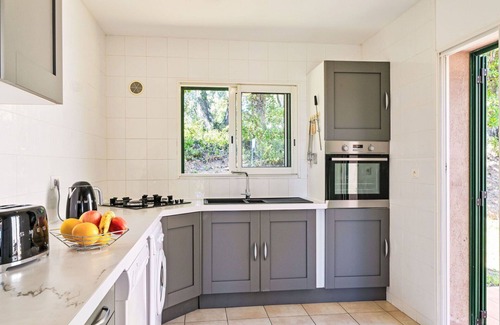 Cervione Apartment | Cosy apartment for 6 people with A/C, WIFI, TV, terrace, pets allowed, panoramic view and parking