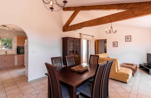 Cervione Apartment | Cosy apartment for 6 people with A/C, WIFI, TV, terrace, pets allowed, panoramic view and parking