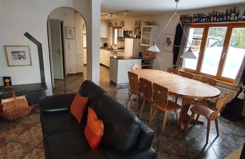 Valbella Apartment | Cosy apartment for 7 people with WIFI, TV, balcony and pets allowed