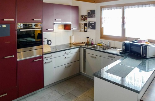 Zillis Apartment | Cosy apartment for 7 guests with WIFI, TV, balcony, panoramic view and parking