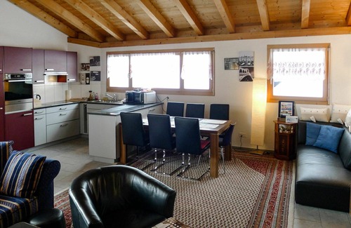 Zillis Apartment | Cosy apartment for 7 guests with WIFI, TV, balcony, panoramic view and parking