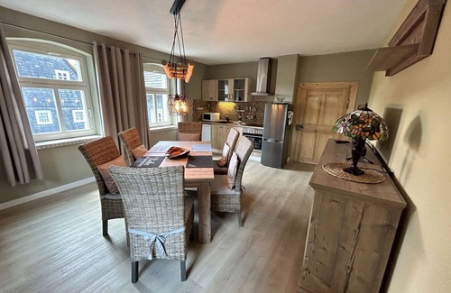 Grossschoenau Apartment | Cosy apartment for 7 people with hot tub, WIFI, TV, patio and pets allowed