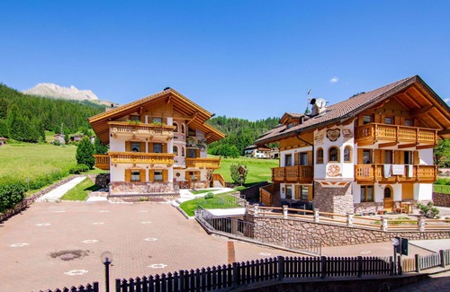 Soraga Apartment | Cosy apartment for 8 guests with WIFI, TV and balcony