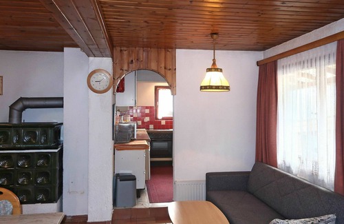 Imst Apartment | Cosy apartment for 8 people with WIFI, TV, terrace and pets allowed