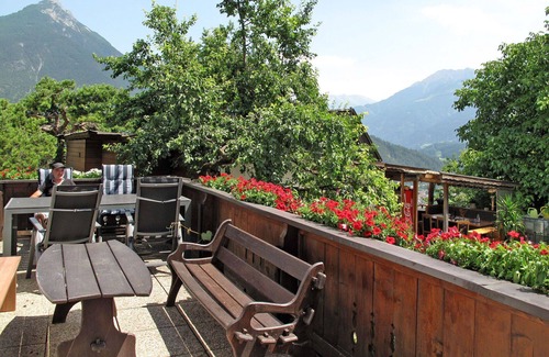 Imst Apartment | Cosy apartment for 8 people with WIFI, TV, terrace and pets allowed