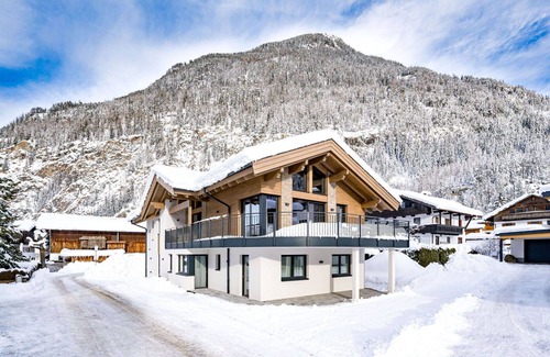 Unterlaengenfeld Apartment | Cosy apartment for 5 guests with WIFI, TV, patio and panoramic view