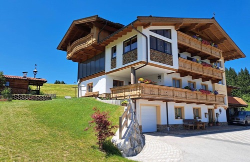 Wildschoenau Apartment | Cosy apartment for 4 people with WIFI, TV, balcony and parking