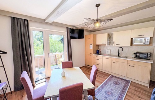 Thumersbach Apartment | Cosy apartment for 3 people with WIFI, TV, balcony and pets allowed
