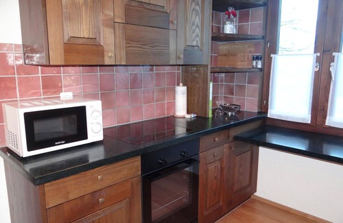 Engelberg Apartment | Cosy apartment for 4 guests with pool, WIFI, TV and balcony