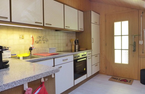 Hünibach Apartment | Cosy apartment for 4 people with WIFI, TV, balcony and parking