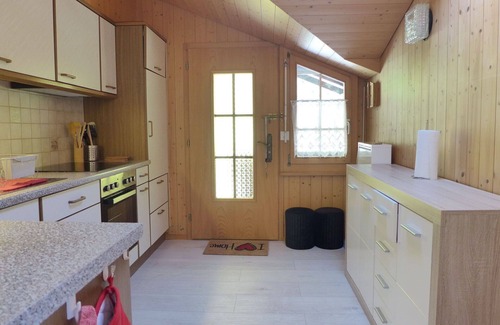 Hünibach Apartment | Cosy apartment for 4 people with WIFI, TV, balcony and parking