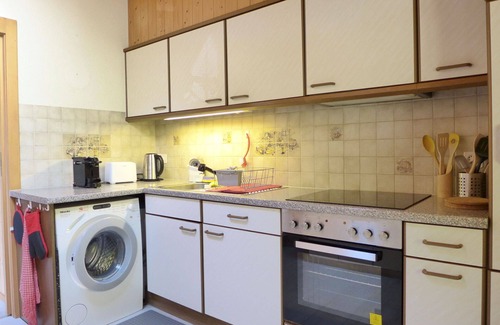 Hünibach Apartment | Cosy apartment for 4 people with WIFI, TV, balcony and parking