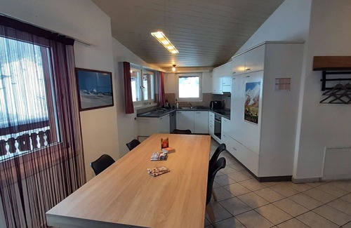 Saas Almagell Apartment | Cosy apartment for 6 people with WIFI, TV and balcony