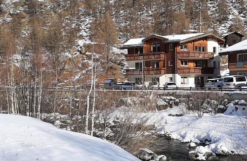 Saas Almagell Apartment | Cosy apartment for 6 people with WIFI, TV and balcony
