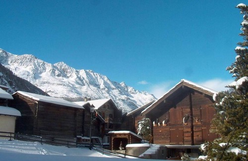 Saas Almagell Apartment | Cosy apartment for 3 guests with hot tub, WIFI, TV and balcony
