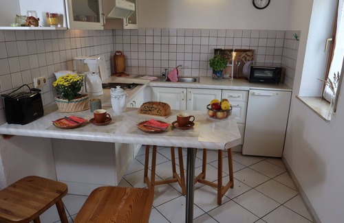 Wesenberg Apartment | Cosy apartment for 4 guests with TV, pets allowed and parking