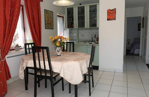 Pont-l'Abbe Apartment | Cosy apartment for 4 people with WIFI, TV, terrace and parking