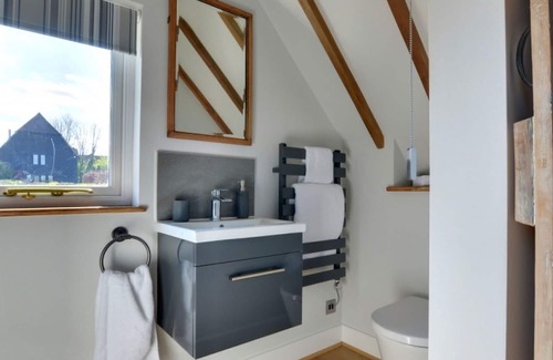 Langton Green Apartment | Cosy apartment for 2 guests with WIFI, TV, panoramic view and parking