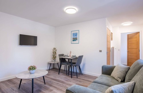 Lossiemouth Apartment | Cosy apartment for 4 guests with WIFI, TV and parking