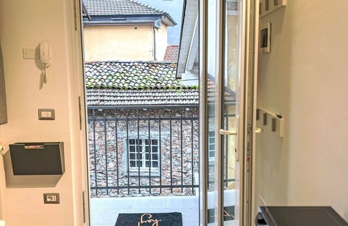 Lavena Ponte Tresa Apartment | Cosy apartment for 3 people with TV, balcony, pets allowed and parking