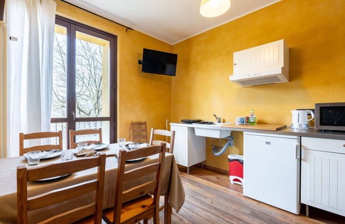 Cortemilia Apartment | Cosy apartment for 6 guests with pool, WIFI, TV, terrace, pets allowed and parking