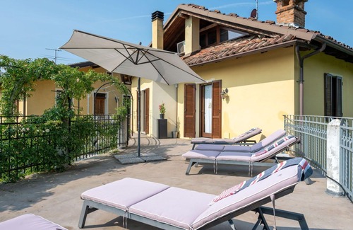 Cortiglione Apartment | Cosy apartment for 3 people with WIFI, TV, terrace, pets allowed and parking