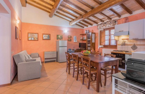 Cutigliano Apartment | Cosy apartment for 6 guests with WIFI, pool, TV, veranda, pets allowed and parking
