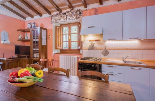 Cutigliano Apartment | Cosy apartment for 6 guests with WIFI, pool, TV, veranda, pets allowed and parking