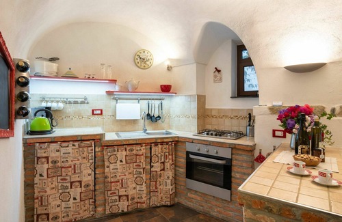 Pietrabruna Apartment | Cosy apartment for 4 people with WIFI, A/C, TV, terrace and pets allowed