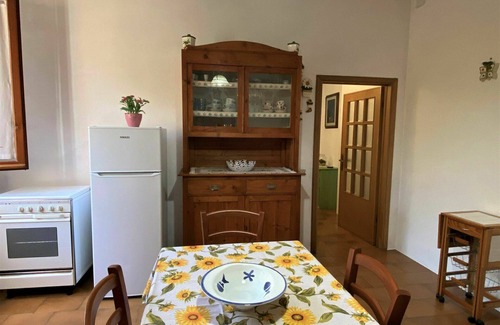 Riparbella Apartment | Cosy apartment for 4 people with WIFI, patio, pets allowed and parking
