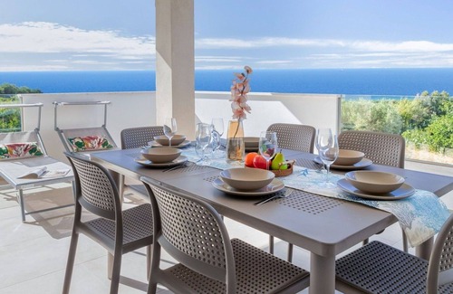 La Muddizza Apartment | Cosy apartment for 4 people with WIFI, A/C, TV, terrace and panoramic view