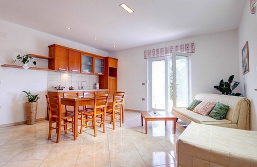Brda Apartment | Cosy apartment for 5 guests with WIFI, pool, A/C, TV, balcony, panoramic view and parking