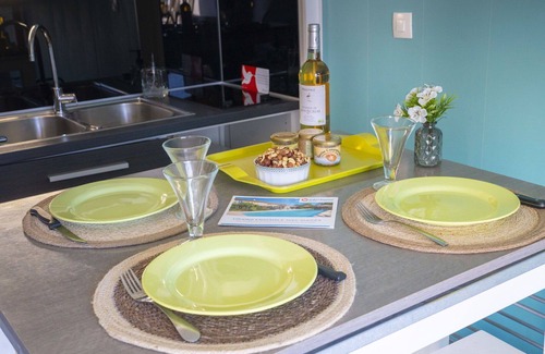Montpellier Apartment | Cosy apartment for 3 people with pool, A/C, WIFI, TV, balcony, pets allowed and parking