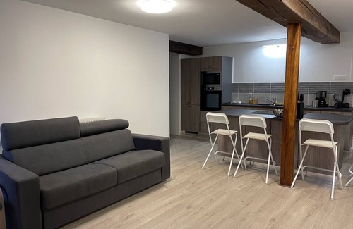 Marboue Apartment | Cosy apartment in a riverside mill