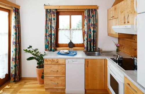 Schlierbach House | Cosy apartment in villa for 4 guests with WIFI, pool, TV, terrace, pets allowed and parking