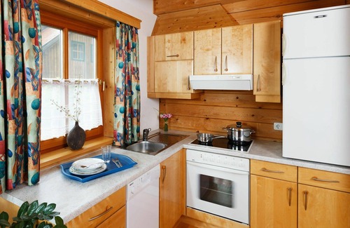 Schlierbach House | Cosy apartment in villa for 4 guests with WIFI, pool, TV, terrace, pets allowed and parking