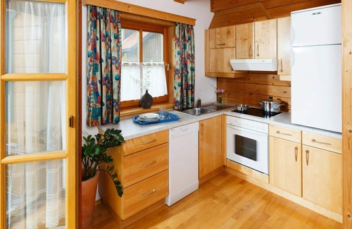 Schlierbach House | Cosy apartment in villa for 4 guests with WIFI, pool, TV, terrace, pets allowed and parking