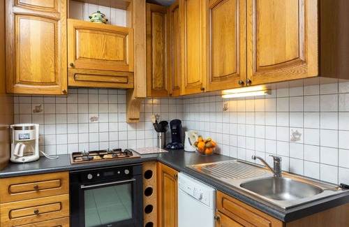 Saint-Meloir-des-Ondes Villa | Cosy apartment in villa for 4 guests with WIFI, TV, terrace and parking