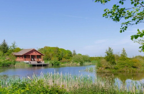 Llanerchymedd House | Cosy apartment in villa for 4 people with WIFI, TV, patio, pets allowed and parking