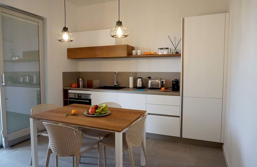 Laureto Villa | Cosy apartment in villa with hot tub, WIFI, A/C, TV, veranda and parking, close to Alberobello