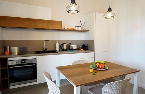 Laureto Villa | Cosy apartment in villa with hot tub, WIFI, A/C, TV, veranda and parking, close to Alberobello