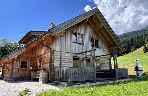 Mitterberg-Sankt Martin House | Cosy apartment in villa for 18 people with pool, WIFI, TV, terrace and pets allowed