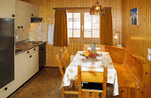 Saas-Balen House | Cosy apartment in villa for 6 guests with WIFI, TV, patio, pets allowed and parking