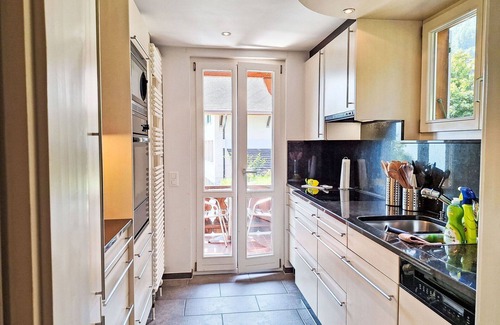 Niederried bei Interlaken House | Cosy apartment in villa for 8 people with WIFI, TV, balcony and panoramic view