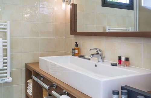 Les Barils House | Cosy apartment in villa for 4 people with hot tub, WIFI, pool, TV, terrace and parking