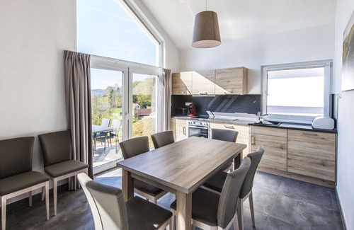Mistelgau House | Cosy apartment in villa for 8 guests with WIFI, TV, terrace, pets allowed and parking
